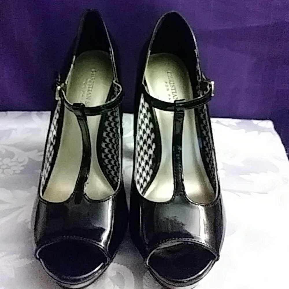 Black T-Stap Heels 👠